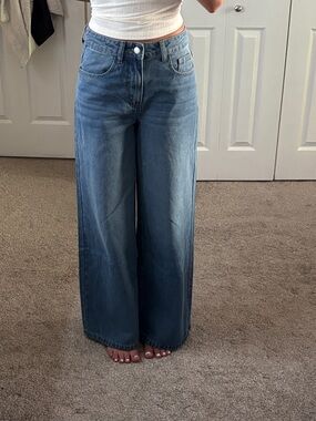 Daisy Wide-Leg High-Rise Jeans in Medium Blue